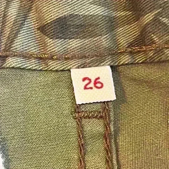 Levi’s Premium Womens Green Palm Leaf Tropical Print Chino Shorts Size 28 - Picture 6 of 9